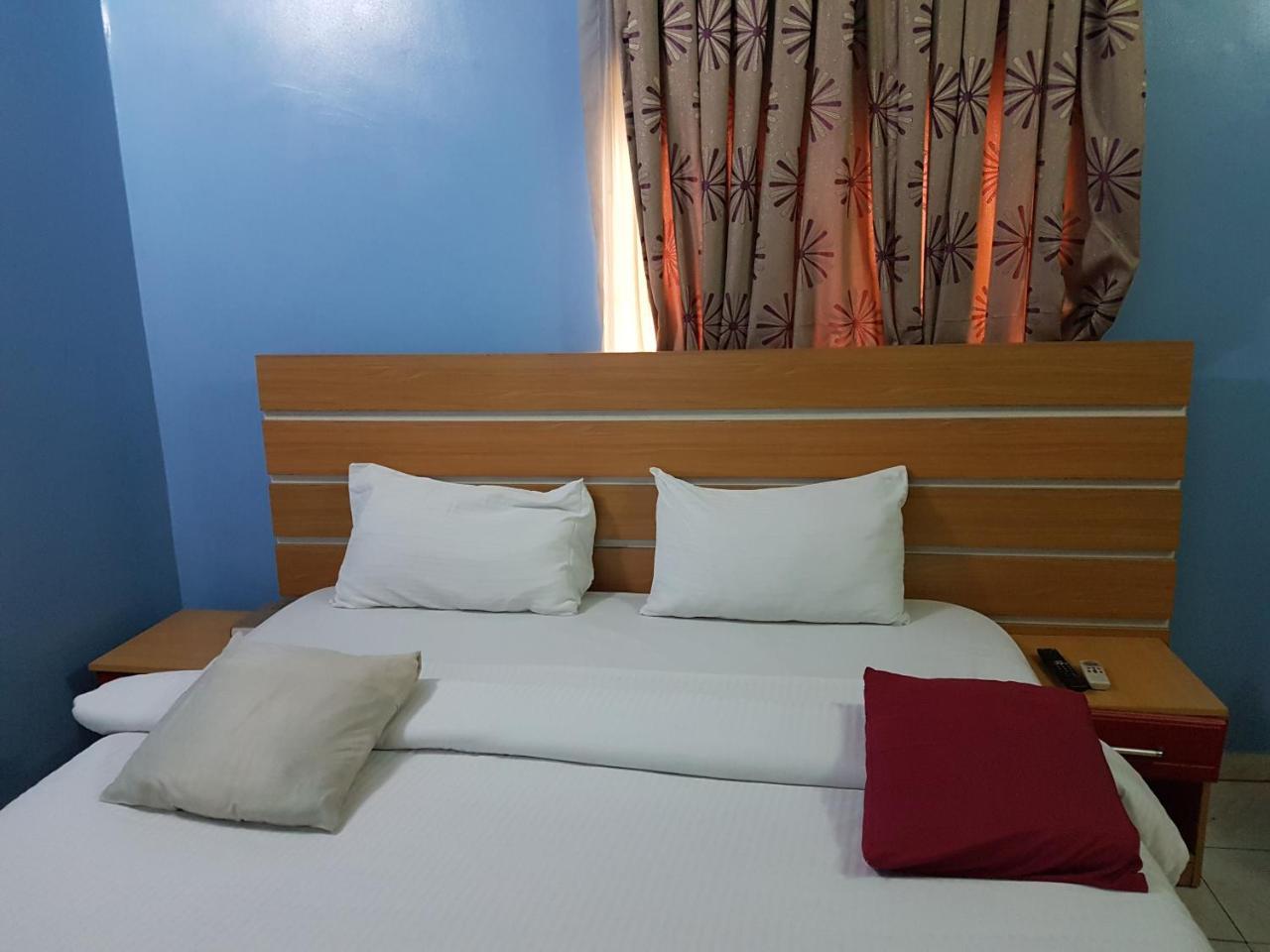Chamcce Hotel Ajao Лагос Экстерьер фото